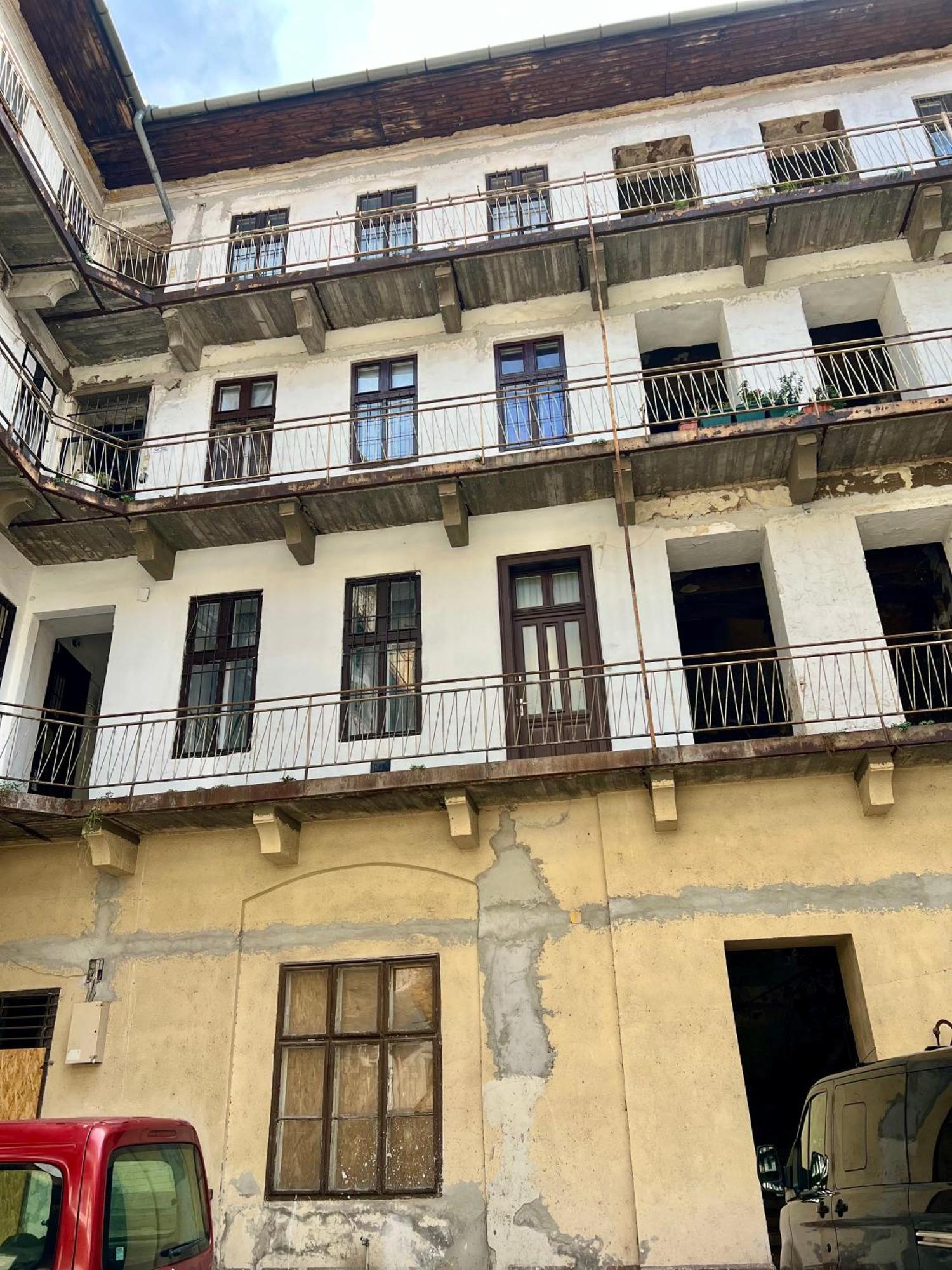 Gozsdu Court Bismarck Budapeste Exterior foto
